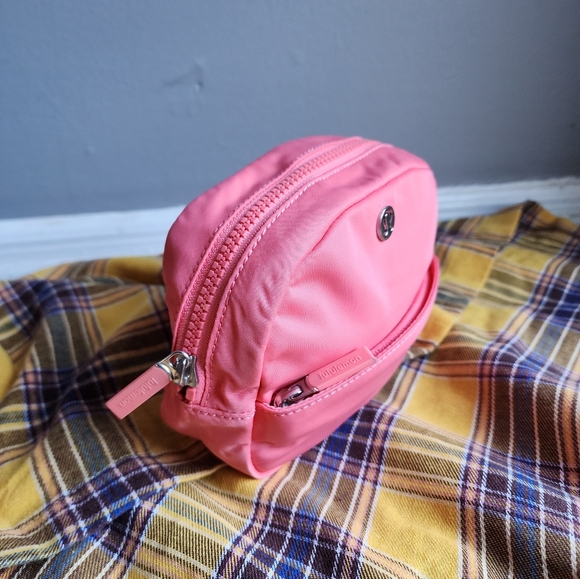 Lululemon City Essentials Mini Pouch - Picture 3 of 7